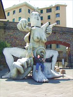 64 В Генуе стоит статуя...